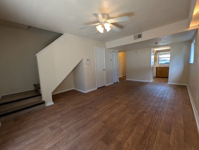 Building Photo - $1100 - 2 Bed/1½ Bath Townhouse - Mossy Oa...