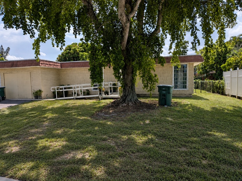Building Photo - 7805 NW 66th Ter