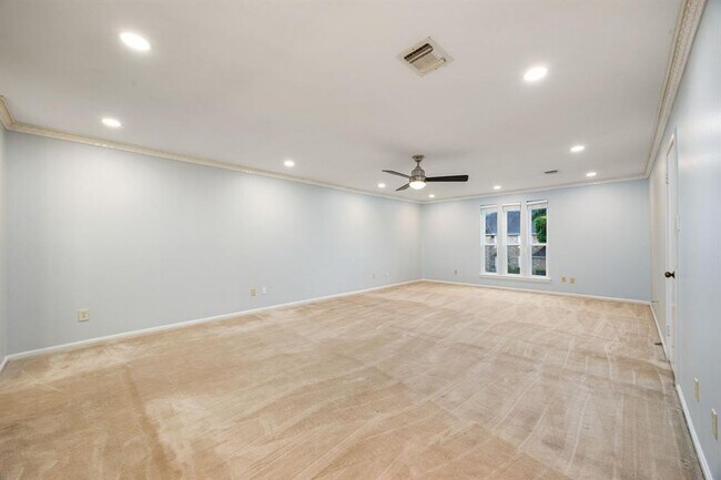 Building Photo - 15726 Walkwood Dr
