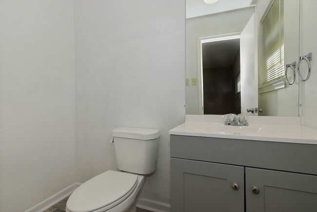 Building Photo - 50003 Del Ra Dr