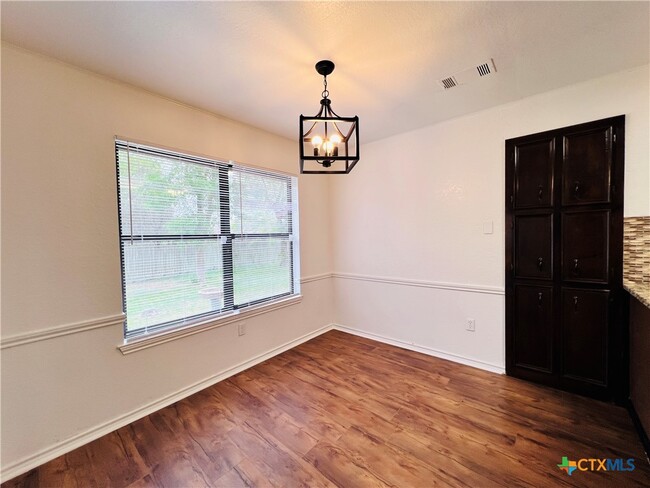 Building Photo - 1702 Fox Trail