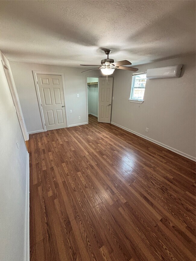 Building Photo - 5520 Menard Ave