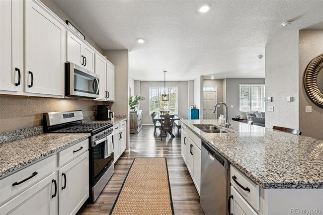 Building Photo - 6833 Longpark Dr