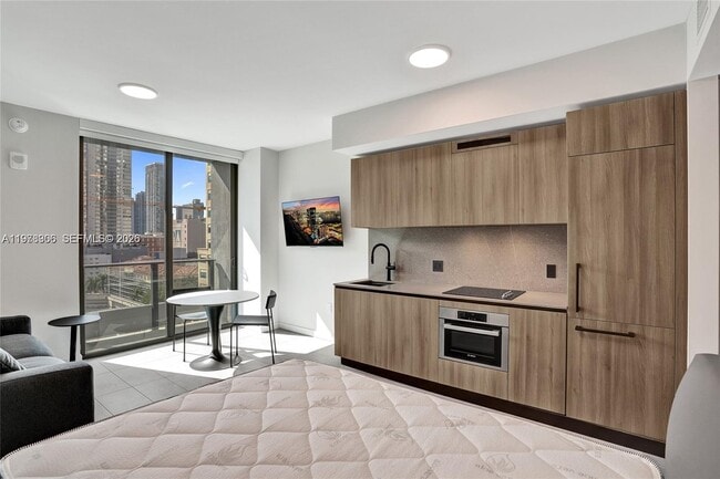 Building Photo - 121 NE 5th St