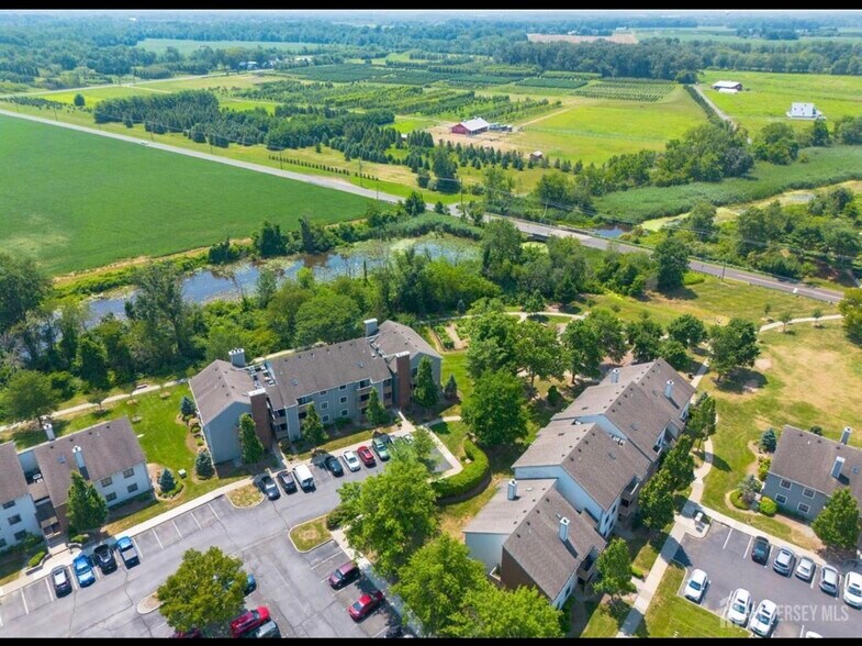 Building Photo - 403 Ravens Crest Dr