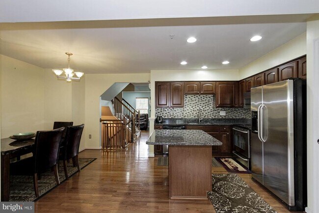 Building Photo - 7055 Oak Grove Way