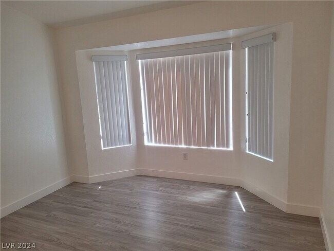 Building Photo - 9605 Sundial Dr