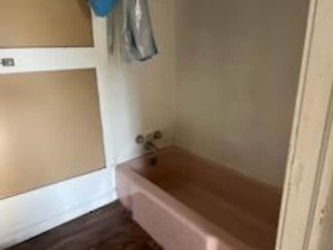 Building Photo - 3 bed 1 bath house