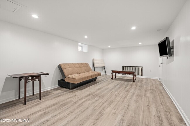 Building Photo - 72 Whalepond Rd