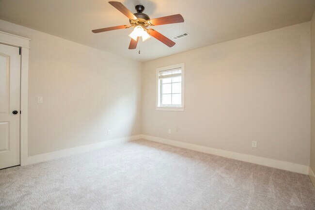 Building Photo - 3601 SW Willowbrook Rd