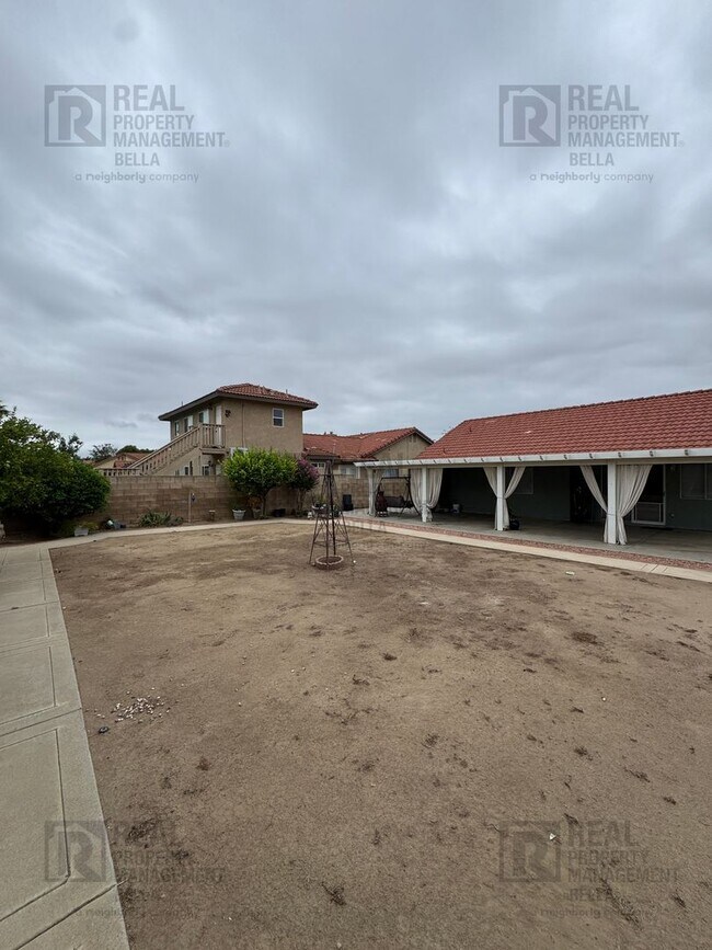 Building Photo - Corner-Lot Charmer with Open Layout and Sp...