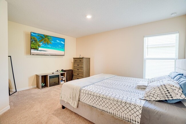 Building Photo - 5361 Imagination Dr
