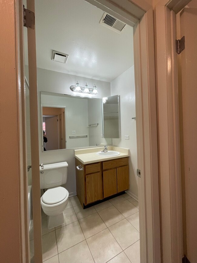 Building Photo - 107 Bent Tree Ln