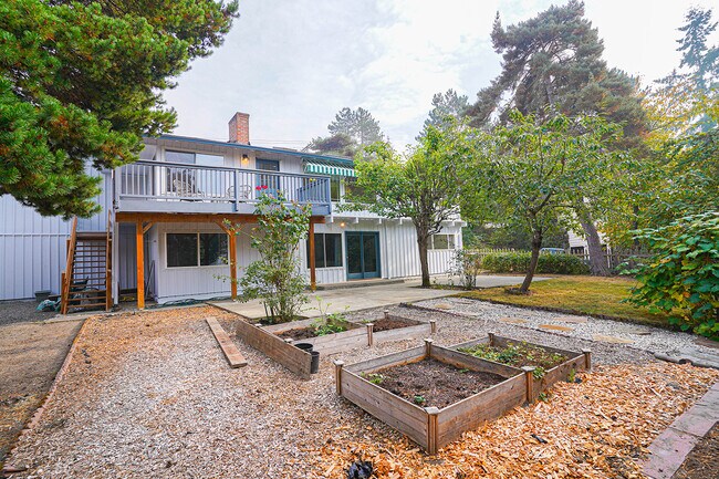 Building Photo - 3627 80th Ave SE