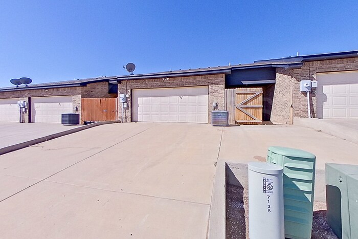 Building Photo - 7135 Mosley St