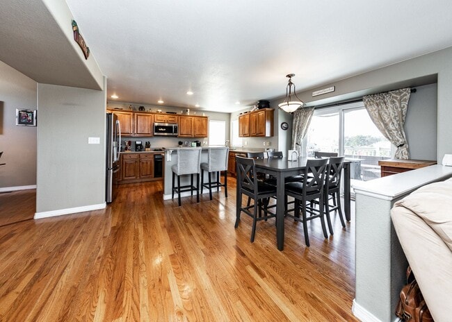Building Photo - Fabulous 6 bedroom + office D20 Home with ...