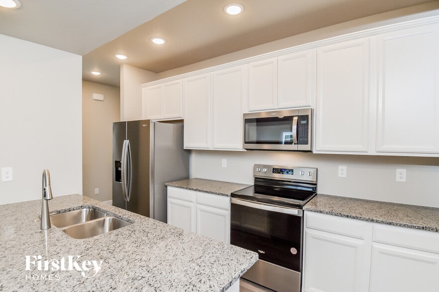 Building Photo - 11131 Murrelet Dr