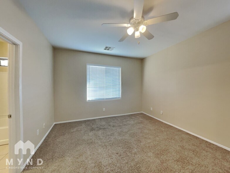 Building Photo - 4539 E Ivanhoe St