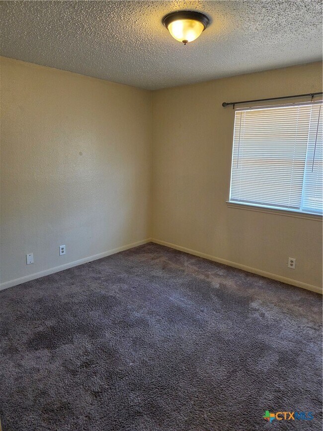 Building Photo - 900 Ticonderoga Dr