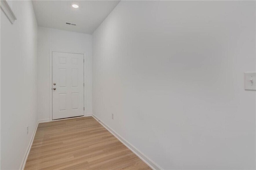 Building Photo - 5820 Flint Ln