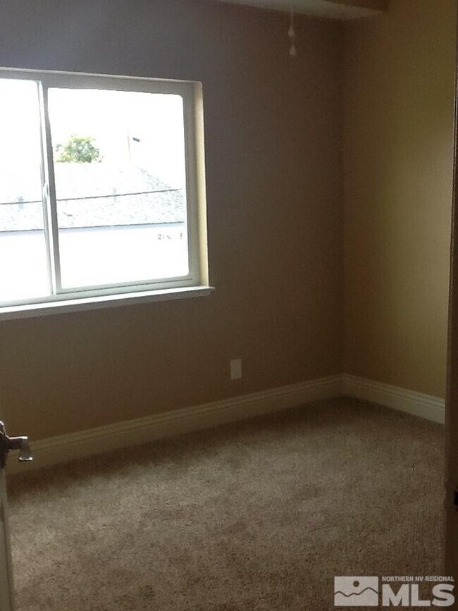 Building Photo - 476 Sunshine Ln