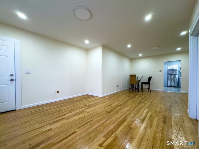 Building Photo - 23 Lake St