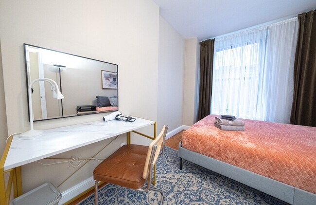 Building Photo - 230 W 113th St