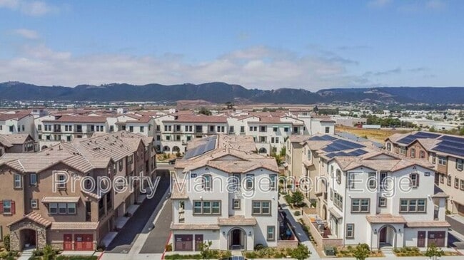 Building Photo - 40709 Melrose Dr