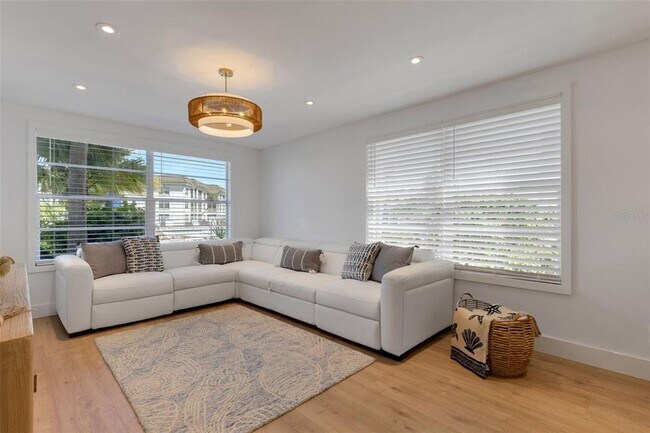 Building Photo - 4360 Chatham Dr