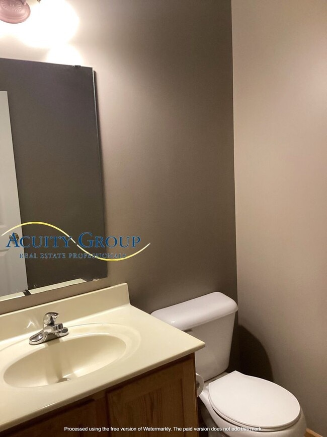 Building Photo - 3BR, 3BA End-Unit Townhome in Ramsey