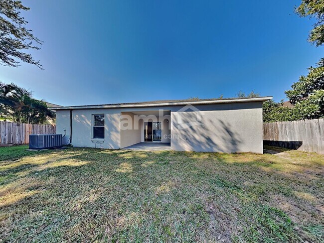 Building Photo - 24446 Landing Dr