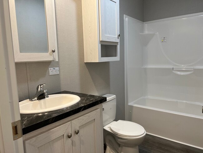 Building Photo - 50 Ash Ave