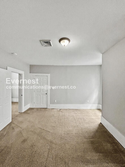 Building Photo - 1304 Oakwood Ave