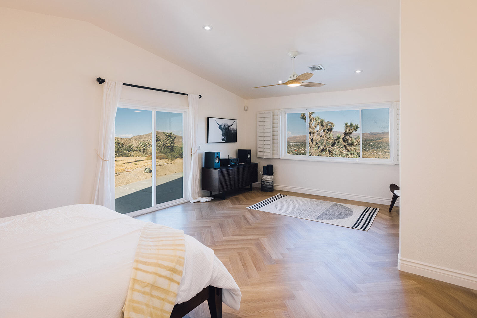 Building Photo - 7370 North Park