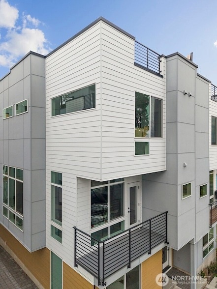 Building Photo - 902 N 86th St