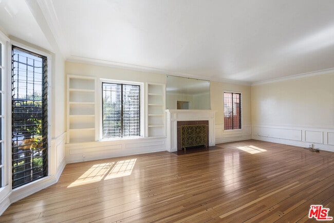 Building Photo - 1137 Meadowbrook Ave