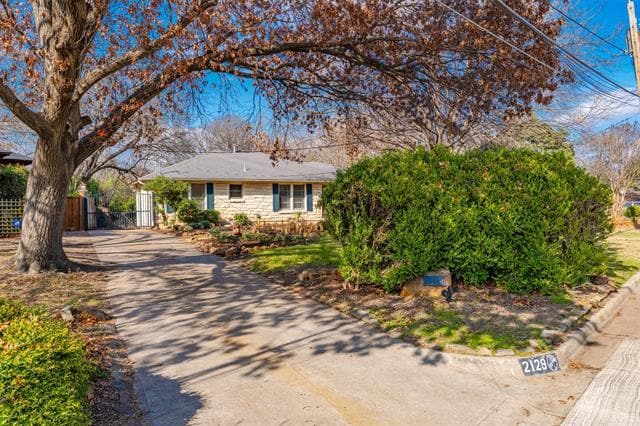 Building Photo - 2129 Elmwood Blvd