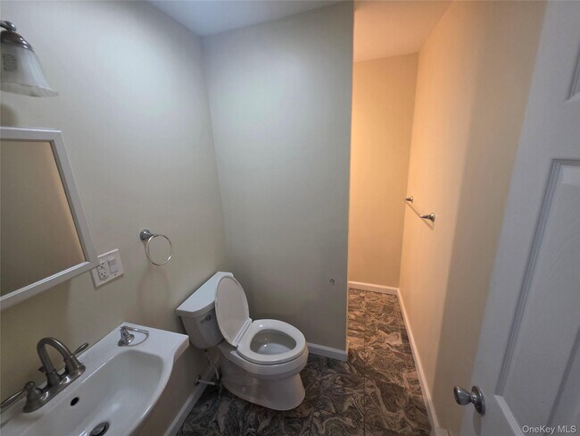 Building Photo - 28 Hasbrouck St