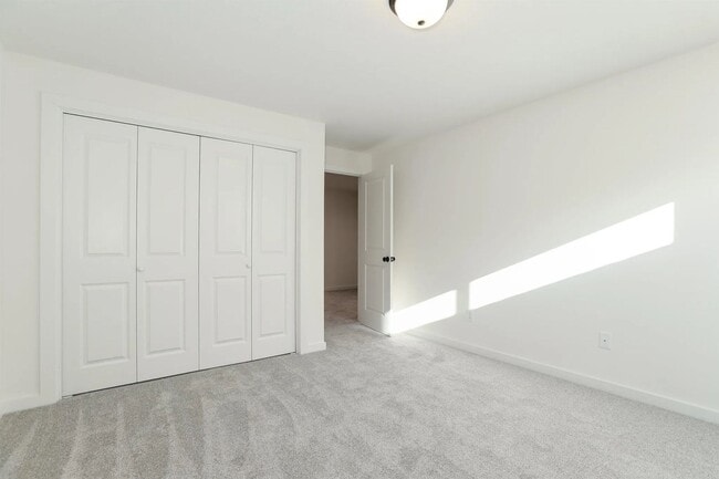 Building Photo - 5314-5316 N Pinecrest St