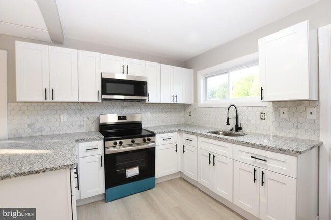 Building Photo - 14 Delaware Ave