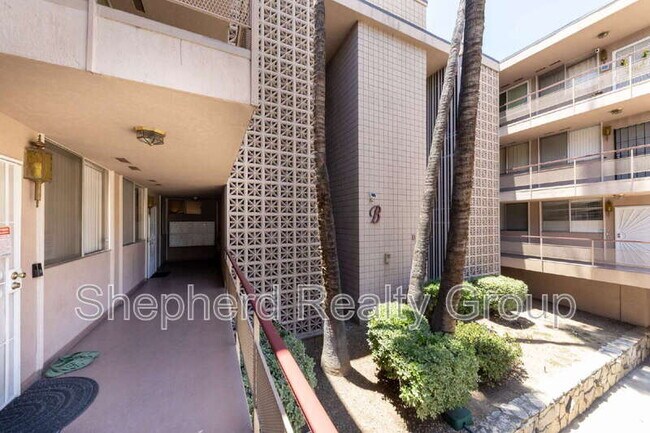 Building Photo - 6979 Palm Ct