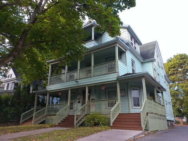 Primary Photo - Bright, Beautiful Apartment with Front and...