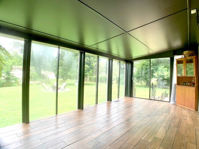 Building Photo - 313 Verdun Dr