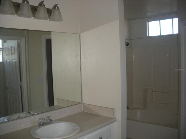 Building Photo - 5552 Bentgrass Dr
