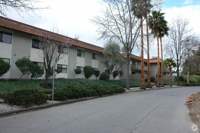 Building Photo - Charter Court Apartments