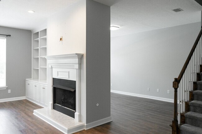 Building Photo - 724 Avrett Cir
