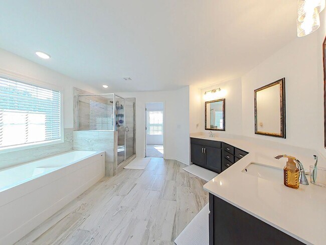 Building Photo - 5 Bedroom Home in Columbia County!