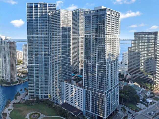 Building Photo - 485 Brickell Ave