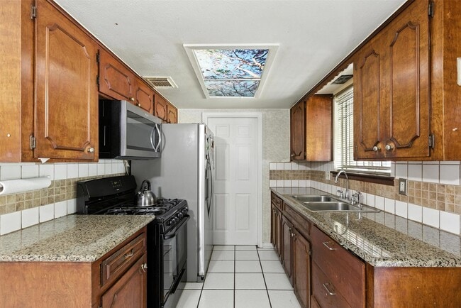 Building Photo - 4103 Sandydale Ln