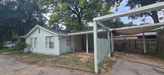 Building Photo - 611 Thrasher Ln